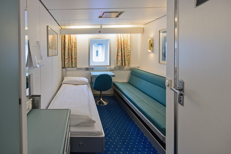 Polar Outside | Twin on lower deck with porthole